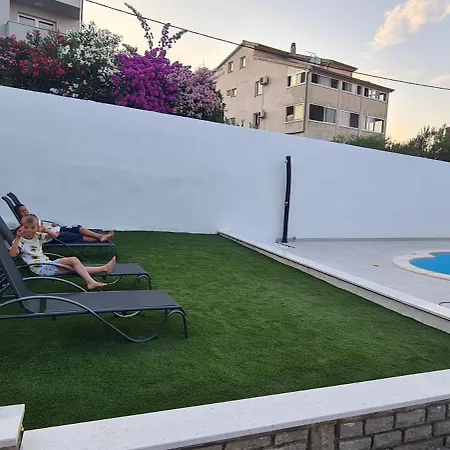 Apartment Ana With Pool Preko