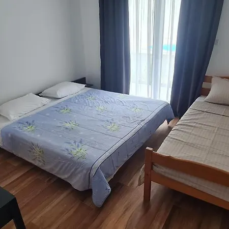 Ana With Pool 普莱克