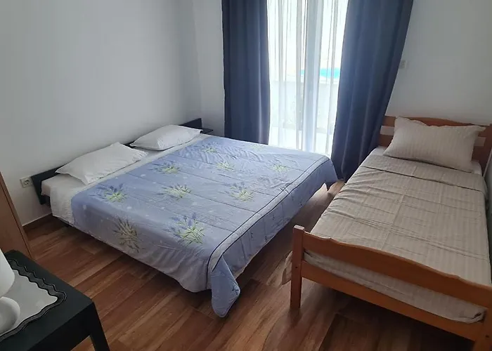 Ana With Pool 普莱克