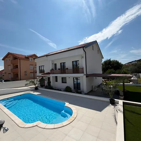 Apartment Ana Pool Residence 公寓